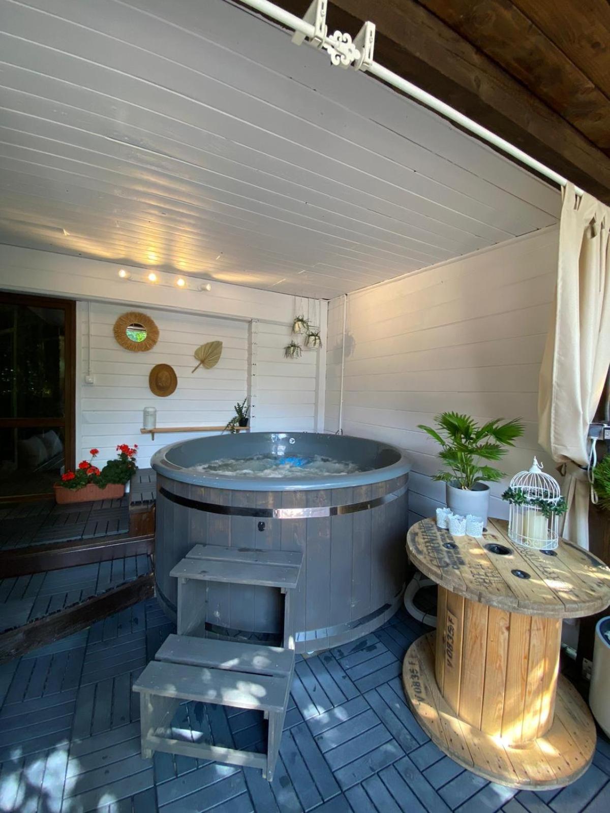 Apartamenty Jagodzianka - Jacuzzi, Sauna, Teznia Solankowa Apartment Ustrzyki Dolne